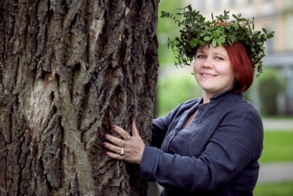 Sarmīte Sedliņa, Vizuālās mākslas skolotāja, folkloras kopas 